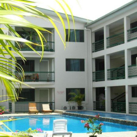 Hexagon International Hotel, Villas & Spa Nadi Buitenkant foto