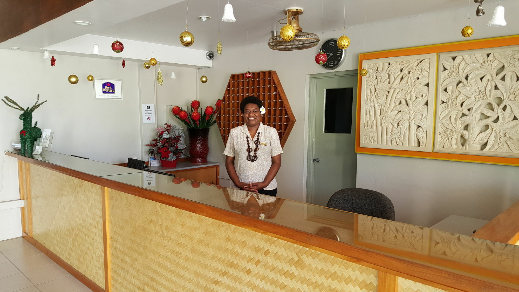 Hexagon International Hotel, Villas & Spa Nadi Buitenkant foto